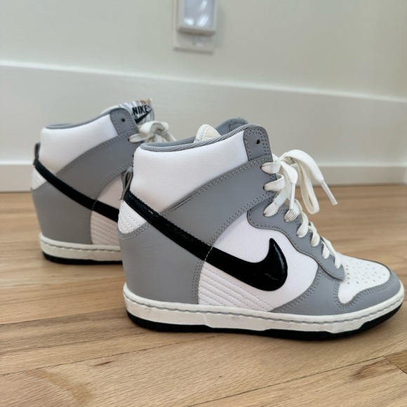 Women's Nike Dunk Sky High Wolf Grey
Good condition, used. - Picture 4 of 8